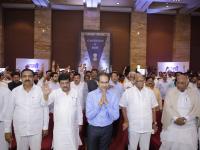 विरोधी विचारधारेचे सगळे नेते एकत्र; पाहा महाराष्ट्राच्या राजकीय घडामोडीतील ऐतिहासिक छायाचित्रे - Marathi News | All leaders of opposing unite today; See historical photographs of the political affairs of Maharashtra | Latest politics Photos at Lokmat.com