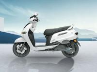 Photo: देशातील नंबर-१ इलेक्ट्रिक स्कूटरचे नवीन मॉडेल लॉन्च, एका चार्जवर १२१ किमी धावणार! - Marathi News | New model of the country's number-1 electric scooter launched, will run 121 km on a single charge! | Latest auto Photos at Lokmat.com