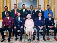 ICC World Cup 2019 : वर्ल्ड कप स्पर्धेच्या पूर्वसंध्येला कर्णधारांनी घेतली इंग्लंडच्या राणीची भेट