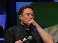 ८ डॉलर्सला ब्लू टिक घेतली, कंपनीचं १२२३ कोटींचं केलं नुकसान; मस्क यांची 'टिवटिव' पडली भारी - Marathi News | Bought Blue Tick for 8 dollars caused a loss of 1223 crores to the company elon Musk's twitter fell heavily | Latest tech Photos at Lokmat.com