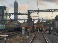 ११५ वर्षे जुना एल्फिन्स्टन पूल अखेर इतिहासजमा; महारेलच्या विलंबामुळे ब्लॉक दीड तासांनी लांबला - Marathi News | 115-year-old Elphinstone Bridge finally makes history; Block extended by one and a half hours due to Maharail delay | Latest mumbai News at Lokmat.com