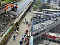प्रभादेवी पूल पाडकामासाठी १५ तास ब्लॉक कसा घ्यावा? 'मध्य'ला प्रश्नः ४० एक्सप्रेस १२५० लोकलवर प्रभाव - Marathi News | How to get a 15-hour block for Prabhadevi bridge demolition? Question to 'Madhya': Impact on 40 Express 1250 local | Latest mumbai News at Lokmat.com प्रभादेवी पूल पाडकामासाठी १५ तास ब्लॉक कसा घ्यावा? 'मध्य'ला प्रश्नः ४० एक्सप्रेस १२५० लोकलवर प्रभाव - Marathi News | How to get a 15-hour block for Prabhadevi bridge demolition? Question to 'Madhya': Impact on 40 Express 1250 local | Latest mumbai News at Lokmat.com