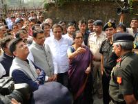 मुख्यमंत्र्यांनी पियूष गोयल आणि निर्मला सीतारमण यांच्यासोबत केली एल्फिन्स्टन स्थानकाची पाहणी - Marathi News | Chief Minister reviewed the Elphinston station along with Piyush Goyal and Nirmala Sitharaman | Latest mumbai Photos at Lokmat.com