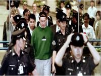 २८ वर्षीय तरुणाचा कारनामा, २३३ वर्षे जुन्या बँकेला केलं कंगाल; अवघ्या ९३ रुपयांत विकावी लागली - Marathi News | how stock trader nick leeson destroyed England s 233 years old barings bank explained here know story Singapore arrest | Latest international Photos at Lokmat.com