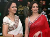 जावई हाच हवा! ईशा देओलसाठी हेमा मालिनींना आवडायचा 'हा' अभिनेता, अभिनेत्रीने दिलेला नकार - Marathi News | hema malini wanted esha to get married to abhishek bachchan or vivek oberoi but actress rejected both | Latest filmy News at Lokmat.com