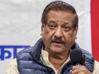 ‘माझा मुलगा वर्षावर मला भेटायला टॅक्सीने यायचा’; पृथ्वीराज चव्हाण यांनी मुख्यमंत्रीपदाच्या काळातील किस्सा सांगितला - Marathi News | 'My son used to come by taxi to meet me every year'; Prithviraj Chavan recounts an anecdote from his time as Chief Minister | Latest mumbai News at Lokmat.com