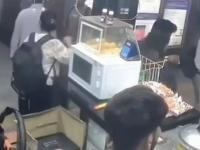 लाल किल्ल्याजवळील स्फोटाने जमीन हादरली; मेट्रो स्टेशनवरील सीसीटीव्ही फुटेज आले समोर - Marathi News | Explosion near Red Fort shakes the ground; CCTV footage from metro station comes to light | Latest national News at Lokmat.com लाल किल्ल्याजवळील स्फोटाने जमीन हादरली; मेट्रो स्टेशनवरील सीसीटीव्ही फुटेज आले समोर - Marathi News | Explosion near Red Fort shakes the ground; CCTV footage from metro station comes to light | Latest national News at Lokmat.com