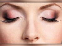 लांब आणि दाट पापण्यांसाठी 'हे' 6 उपाय करा! - Marathi News | Top 6 home remedies to get long and thick eyelashes | Latest beauty Photos at Lokmat.com