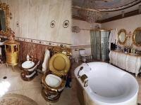 सोना ही सोना! पोलीस अधिकाऱ्याच्या घरात सोन्याचं टॉयलेट अन् झुंबर, समोर आले आलिशान घराचे फोटो.... - Marathi News | Russian police chief Alexey Safonov had solid gold toilet fired on corruption charges | Latest international Photos at Lokmat.com