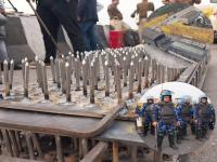 बॉर्डर सील, खिळे लावले, काटेरी तारांचे कुंपण, सिमेंटचे कठडे; शेतकऱ्यांचे आंदोलन रोखण्यासाठी तयारी - Marathi News | Barricades have been put up at the border in Delhi to stop farmers agitation | Latest national Photos at Lokmat.com