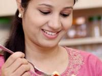 Shravan Special : साबुदाणा खाऊन कंटाळलात? ५ उपवासाचे पदार्थ खा, अपचन-पित्ताचा त्रासही होणार नाही - Marathi News | Shravan fasting recipes Healthy fasting food ideas Upvas recipes without sabudana Indian vrat food ideas | Latest sakhi Photos at Lokmat.com