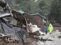 अचानक आलेल्या पुरात 33 ठार, बोगदा, दरड कोसळल्या, अनेक वाहने अडकली - Marathi News | south korea flash flood landslide killed many tunnel submerged vehicle trapped power cut | Latest international Photos at Lokmat.com