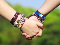 ‘फ्रेण्डशिप डे’ ला स्पेशल दिसायचयं.. मग या स्टाइल टिप्स वाचा! - Marathi News | What is your styale satament on this freindship day? This tips may definately helps you | Latest fashion Photos at Lokmat.com