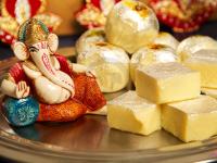 बाप्पांच्या नैवेद्याला नवीन काही शोधत असाल तर हे करून पाहा! - Marathi News | This year try some new naivaidya for Ganpati Bappa | Latest food Photos at Lokmat.com