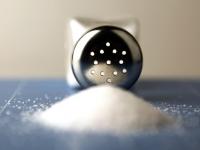 तुम्ही मीठ जास्त खाता का? हे वाचा आणि मीठ प्रमाणात खाण्याचा निश्चय आजच करा! - Marathi News | Are you know an excessive salt may cause of death. | Latest food Photos at Lokmat.com