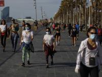 CoronaVirus लॉकडाऊनमध्ये भारतासारखीच सूट दिली; 'या' देशांमध्ये कोरोनाचा धोका वाढला - Marathi News | CoronaVirus Relaxation in lockdown; patients increased in ‘these’ countries hrb | Latest international Photos at Lokmat.com