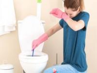 Bathroom toilet cleaning hacks : कितीही स्वच्छ केलं तरी टॉयलेट, बाथरूममधून वास येतो? 5 उपाय, दुर्गंध कमी होऊन घर नेहमी वाटेल फ्रेश - Marathi News | Bathroom toilet cleaning hacks : How to get rid of a toilet smell | Latest sakhi Photos at Lokmat.com