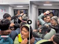 VIDEO: धावत्या ट्रेनमध्ये WWE स्टाईल राडा! 'इंटरसिटी'मध्ये प्रवाशांमध्ये तुफान हाणामारी - Marathi News | trending video WWE style fight on moving train intercity express huge fight breaks out between passengers viral | Latest social-viral News at Lokmat.com