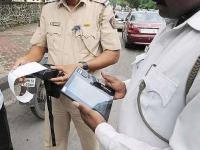 New Traffic Rule : ...तर तब्बल ३२,५०० रुपयांची पावती फाटेल; वाहन घेऊन घरातून बाहेर पडण्यापूर्वी याचा नक्की विचार करा - Marathi News | traffic rule 32500 rs challan new moter vehicle act delhi gurgaon uttar pradesh | Latest national Photos at Lokmat.com