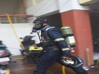 देवदूत '' हे '' असे महान.. मृत्यूला साक्षात देती आव्हान - Marathi News | salute for fire brigade soldier's great work .. | Latest maharashtra Photos at Lokmat.com