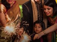 तुमच्या मुलांना दिवाळीत फटाके फोडायला आवडतात? मग ९ रुपयांचा इन्शुरन्श कुटुंब ठेवेल सुरक्षित - Marathi News | phonepe firecracker insurance for tension free diwali | Latest business Photos at Lokmat.com