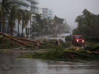 अमेरिकेतील फ्लोरिडा शहराला इरमा वादळाने दिलेला जोरदार तडाखा - Marathi News | Hurricane hit by the Irma storm in Florida, USA | Latest international Photos at Lokmat.com