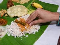 'या' दिशेला तोंड करून करा आहार; सुदृढ आरोग्यासह व्हाल धनवान... - Marathi News | eat food in this direction east west south north for better health and wealth vastu tips | Latest bhakti Photos at Lokmat.com