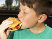 रेस्टॉरंटच्या मेन्यूमधून मुलांसाठी हे पदार्थ कधीच करू नका ऑर्डर - Marathi News | these foods you should never order from a kid’s menu | Latest health Photos at Lokmat.com