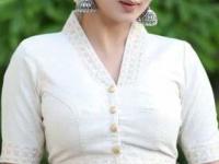 फ्रंट हूक ब्लाऊजचे १० नेक डिझाइन्स -‘इतके’ सुंदर ब्लाऊज डिझाइन्स तुम्ही आजवर पाहिले नसतील... - Marathi News | front hook blouse neck designs front button blouse neck designs latest front hook blouse patterns | Latest sakhi Photos at Lokmat.com