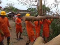 ओडिशाच्या किनारपट्टीवर धडकलं फनी चक्रीवादळ, फोटो व्हायरल - Marathi News | Cyclone Fani makes landfall in Puri, photos viral | Latest national Photos at Lokmat.com