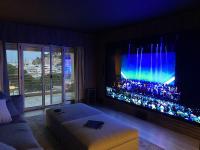 सॅमसंगने मायक्रो एलईडी डिस्प्ले आणला; केवळ अब्जाधीशच घेऊ शकतात एवढी किंमत - Marathi News | Samsung rolled out a micro LED display; Only a billionaire can afford such a price of 12 crores | Latest tech Photos at Lokmat.com