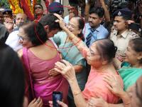 Devendra Fadanvis: 'आई तुझा आशीर्वाद...' फडणवीसांचा मातोश्रींसोबतचा फोटो व्हायरल - Marathi News | Mother, your blessings ... Devendra Fadnavis' photo with Matoshri goes viral | Latest nagpur Photos at Lokmat.com