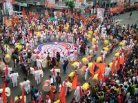 गिरगावच्या शोभायात्रेमध्ये ढोलताशांचा गजर - Marathi News | Dholatash Alar in Girgaum Shobhayatra | Latest mumbai Photos at Lokmat.com