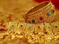 Gold Silver Price Drop: टॅक्स कपात केल्यानंतर सोनं ४ हजार रुपयांनी झालं स्वस्त; चांदी ३२९९ ने घसरली - Marathi News | Gold Silver Price: After tax reduction, gold became cheaper by Rs 4 thousand; Silver fell by 3299 | Latest business Photos at Lokmat.com