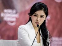 हे भगवान...! २६ हजार कोटींची मालकीण करणार एका चहावाल्याशी लग्न; उद्योगजगतात खळबळ... - Marathi News | Gao Haichun Zhang Junjie Wedding: Oh my God...! A woman worth 26 thousand crores will marry a tea seller; There is a stir in the industry... | Latest international Photos at Lokmat.com