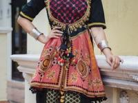 नवरात्रात घाला ७ ड्रेस , बिनधास्त खेळा गरबा-तुफान नाचा-होणार नाही गरम-वाटेल कम्फर्टेबल - Marathi News | Wear 7 dresses during Navratri, play Garba- dance without any hesitation, you will feel comfortable | Latest sakhi Photos at Lokmat.com