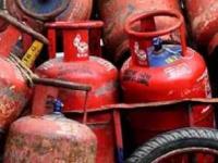 LPG Gas Crisis : एलपीजी सिलिंडरची परिस्थिती तशीच राहणार का? पुरवठा आणि दरांबाबत आली सर्वात मोठी अपडेट - Marathi News | LPG Gas Crisis Will the situation of LPG cylinders remain the same? The biggest update regarding supply and prices. | Latest business News at Lokmat.com