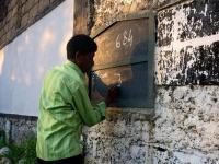 woman lottery agent's honesty : भारीच! लॉटरी एजंट महिलेचा प्रमाणिकपणा; तिकिटाचे २०० रूपये देताच पठ्या जिंकला ६ कोटींचा जॅकपॉट - Marathi News | A woman lottery agent is appraised for her honesty as she helped in winning a man six crore jackpot | Latest jarahatke Photos at Lokmat.com