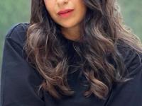 पन्नाशीतही करिश्मा दिसते फिट, ती म्हणते बिर्याणी - पनीर खूप आवडते पण... - Marathi News | Karishma looks fit even in her 50s, says she likes biryani-paneer but... | Latest sakhi Photos at Lokmat.com