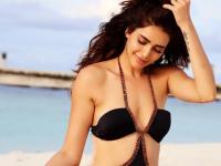 करिश्मा तन्नाचे हे हॉट फोटो पाहून चाहते झाले घायाळ! - Marathi News | Fans were shocked to see this hot photo of Karisma! | Latest filmy Photos at Lokmat.com