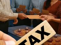 दिवाळी बोनसवर किती टॅक्स? रोख रक्कम, मिठाई की गिफ्ट व्हाउचर; कर नियमांबद्दलच्या 'या' चुका टाळा! - Marathi News | Tax on Diwali Gifts How to Avoid Income Tax Notices for Festive Bonuses and Gifts | Latest business Photos at Lokmat.com