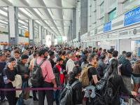 विमान तिकीट दरवाढीला केंद्राचा चाप, चौथ्या दिवशीही इंडिगोचा घोळ कायम - Marathi News | Center puts pressure on air ticket price hike, IndiGo's chaos continues for the fourth day | Latest mumbai News at Lokmat.com विमान तिकीट दरवाढीला केंद्राचा चाप, चौथ्या दिवशीही इंडिगोचा घोळ कायम - Marathi News | Center puts pressure on air ticket price hike, IndiGo's chaos continues for the fourth day | Latest mumbai News at Lokmat.com