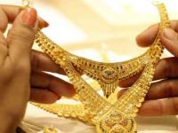 Gold Price : सोन्याच्या दरात आतापर्यंत 22 टक्क्यांची घसरण; जाणून घ्या, आणखी किती होणार घट? - Marathi News | gold prices down 22 percent is it time to revisit your gold allocation gold silver price today | Latest business Photos at Lokmat.com