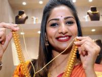 Gold Rate: बापरे! पुढील वर्षात सोने 63000 वर; जाणून घ्या MCX वरील अंदाज - Marathi News | Gold Rate: Dad! Gold could go up to 63000 next year; Learn the predictions on MCX | Latest business Photos at Lokmat.com