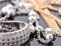 सोने-चांदीचे दर कोसळले! विक्रमी उच्चांकावरून सोने १३,०००, तर चांदी २९,००० रुपयांपर्यंत स्वस्त - Marathi News | Gold Silver Price Crash Gold Drops ₹13,000, Silver ₹29,000 from High on Strong Dollar and Trade Deal Hopes | Latest business News at Lokmat.com सोने-चांदीचे दर कोसळले! विक्रमी उच्चांकावरून सोने १३,०००, तर चांदी २९,००० रुपयांपर्यंत स्वस्त - Marathi News | Gold Silver Price Crash Gold Drops ₹13,000, Silver ₹29,000 from High on Strong Dollar and Trade Deal Hopes | Latest business News at Lokmat.com