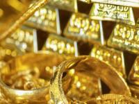 सोनं थांबेना, चांदी आवरेना! सोन्याच्या दरात ७०% तर चांदीत १५० टक्क्यांची वाढ; पाहा कुठे पोहोचतील किमती? - Marathi News | Gold Hits Record $4,500 Per Ounce Price Surge to ₹1.42 Lakh Per 10 Grams in India | Latest business News at Lokmat.com