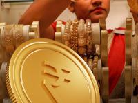 सोन्याच्या तेजीचा फायदा घ्यायचाय? दागिन्यांऐवजी नाणे खरेदी करा; 'हे' आहेत ८ मोठे फायदे - Marathi News | Want to take advantage of the gold boom? Buy coins instead of jewelry; 'These' are 8 big benefits | Latest business Photos at Lokmat.com