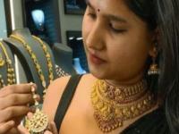 सोन्या-चांदीच्या दरात मोठा बदल, सोनं 1.34 लाख पार तर चांदी 2 लाखांच्या उंबरठ्यावर; पटापट चेक करा लेटेस्ट रेट - Marathi News | Big change in gold and silver prices, gold crosses 1 lakhs 34 Thausands and silver is on the verge of 2 lakhs; Check the latest rate quickly | Latest business Photos at Lokmat.com सोन्या-चांदीच्या दरात मोठा बदल, सोनं 1.34 लाख पार तर चांदी 2 लाखांच्या उंबरठ्यावर; पटापट चेक करा लेटेस्ट रेट - Marathi News | Big change in gold and silver prices, gold crosses 1 lakhs 34 Thausands and silver is on the verge of 2 lakhs; Check the latest rate quickly | Latest business Photos at Lokmat.com