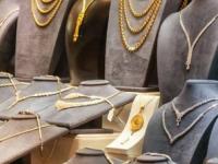 'या' देशांत मिळतं भारतापेक्षा स्वस्त सोने? स्वतःसोबत किती आणू शकतो? काय सांगतो कायदा? - Marathi News | which countries is gold cheaper than in india this is how you can bring it with you | Latest business Photos at Lokmat.com