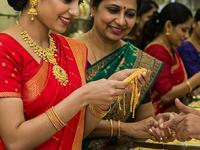 अक्षय्य तृतीयेच्या दिवशी सोने अचानक स्वस्त का झाले? २४ कॅरेट सोन्याचा १० ग्रॅमचा 'हा' आहे नवीन दर - Marathi News | gold rate fall on akshaya tritiya check 10 gram 24 karat gold new price | Latest business Photos at Lokmat.com